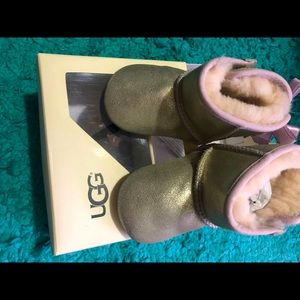 Baby ugg boots.Completely new, never worn. Also comes with box that it came with
